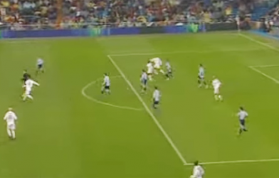 VIDEO: Pha chọc khe tinh tế không cần nhìn của Guti cho Zidane