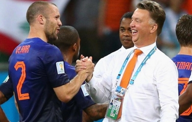 Chuyển nhượng 24/12: Tin chuyển nhượng về Ron Vlaar, Cech, Sissoko...