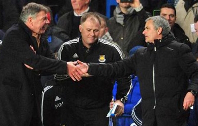HLV Allardyce lớn tiếng dọa nạt Mourinho và Chelsea