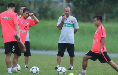 HAGL đứng trước nguy cơ mất 2 trung vệ dài hạn