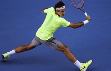 VIDEO tennis: Federer khiến đối thủ 'chôn chân' nhìn bóng rơi