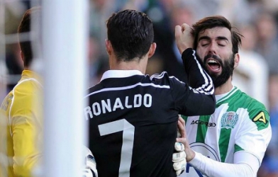 Ronaldo có nguy cơ bị treo giò 12 trận