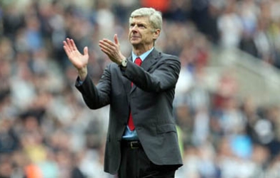 HLV Arsene Wenger mang tin buồn cho CĐV Arsenal