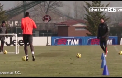 VIDEO: Paul Pogba thua ông thầy Allegri trong cuộc thi sút gôn tôm