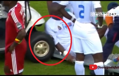 VIDEO: Xe cứu thương húc thẳng vào cầu thủ đang bị thương trên sân