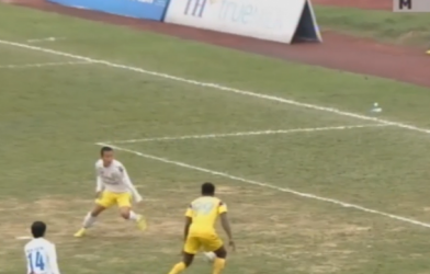 VIDEO: Sai lầm ngớ ngẩn của Văn Biển khiến Hà Nội T&T phải trả giá