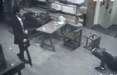 VIDEO võ thuật: Ba tên côn đồ đi quậy phá đụng nhầm nữ cao thủ