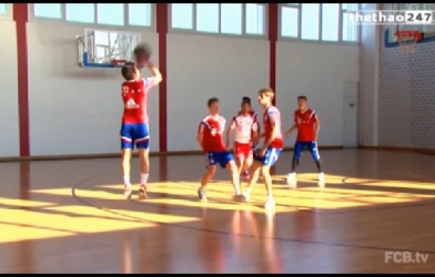 VIDEO: Các cầu thủ Bayern Munich trổ tài chơi bóng rổ như chuyên nghiệp