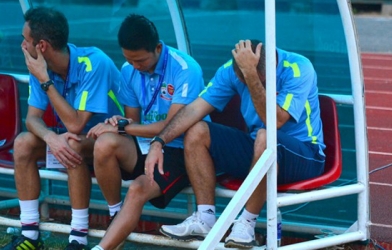 Thua đội bét bảng, HLV Graechen bào chữa thế nào?