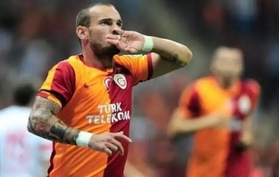 VIDEO: Wesley Sneijder lập cú đúp siêu phẩm cho Galatasaray