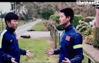 VIDEO: Giọng hát mộc mạc khiến triệu trái tim rung động của U19 Việt Nam