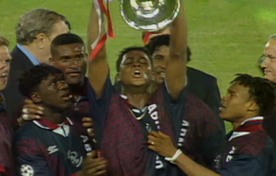 VIDEO: Khoảnh khắc Cúp C1 - Cầu thủ trẻ nhất ghi bàn trong một trận chung kết