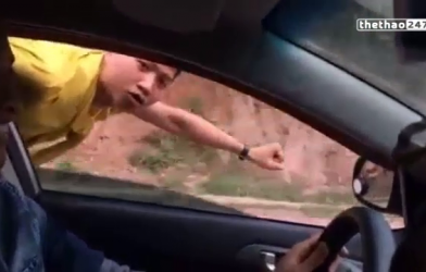 Video hài hước: Siêu nhân xuất hiện và hỏi đường ở Việt Nam