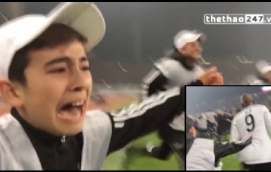 VIDEO: Cậu bé nhặt bóng phát cuồng khi Besiktas đánh bại Liverpool