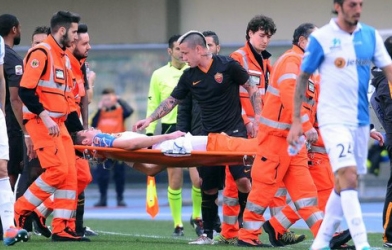 Cầu thủ gốc Indonesia đạp gãy chân đối phương ở Serie A