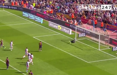 VIDEO: Messi được cứu vớt khỏi cú đá phạt đền hỏng ăn