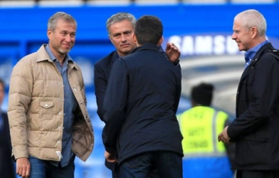 Bị loại khỏi C1, Abramovich vẫn quyết định giữ chân Mourinho
