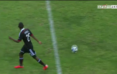 VIDEO: Pha bóng chứng minh ảo thuật trong bóng đá là có thật