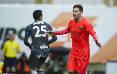 Messi lần đầu vượt C.Ronaldo ở mùa này