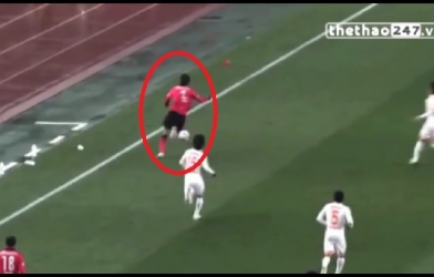 VIDEO: Pha ghi bàn từ sát biên ở khoảng cách 50m của cầu thủ Nhật Bản
