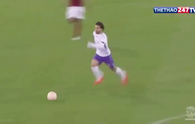 VIDEO: Pha độc diễn ngoạn mục từ giữa sân của 'Messi Ai Cập'