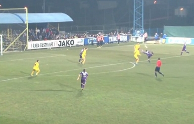 VIDEO: Siêu phẩm đánh gót kiểu bọ cạp từ khoảng cách 20m