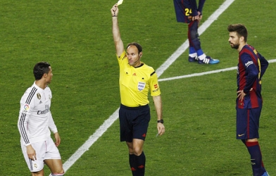 VIDEO: Tình huống Ronaldo sỉ nhục trọng tài sau khi bị rút thẻ vàng