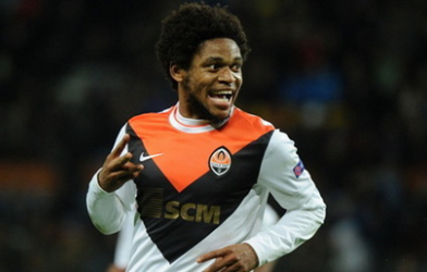 Luiz Adriano ‘bật đèn xanh’ cho Arsenal