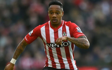 Chicharito sẽ là ‘vật tế thần’ vụ Nathaniel Clyne