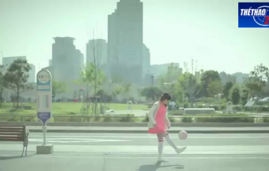 VIDEO: Ngắm vẻ duyên dáng của hot girl Nhật Bản khi tâng bóng