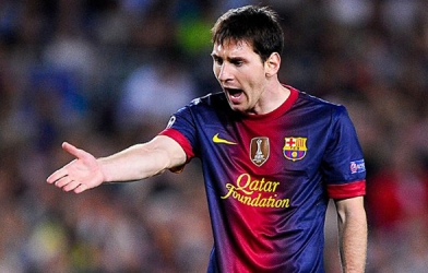 VIDEO: Bị phạm lỗi nhiều, Messi liên tục nổi cáu và văng tục với trọng tài