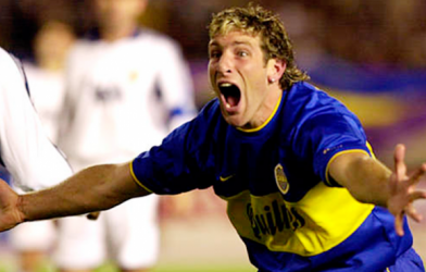 VIDEO: Pha đánh đầu thành bàn từ khoảng cách 40m của Martin Palermo