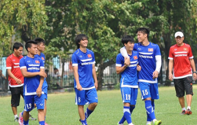 Trước trận SLNA vs HAGL: Dân phe vé hoành hành