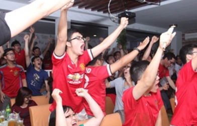 VIDEO: Fan MU tại HCM nhảy múa ăn mừng chiến thắng của 'Quỷ đỏ'