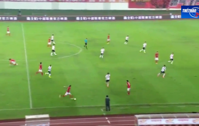 VIDEO: Bàn thắng ngoạn mục từ giữa sân tại giải VĐQG Trung Quốc