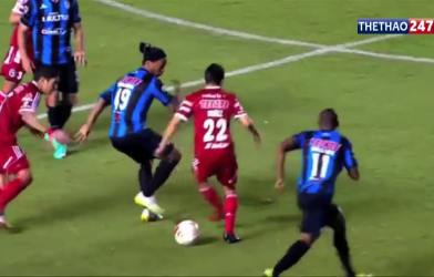 VIDEO: Ronaldinho đánh gót xâu kim đối thủ ở giải VĐQG Mexico