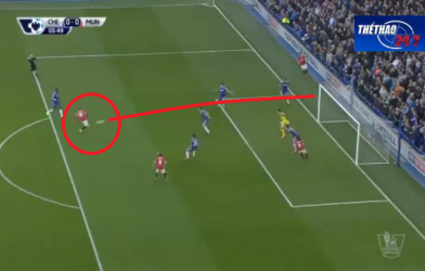 VIDEO: Rooney dứt điểm chệch cột dọc đáng tiếc ngay ở phút thứ 3