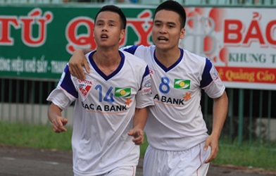 Lội ngược dòng đánh bại Đồng Tháp, SLNA bay cao trên BXH