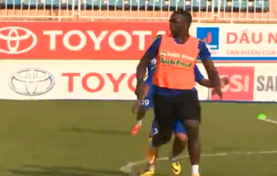 HAGL thử việc cầu thủ từng thi đấu ở giải hạng 2 Anh