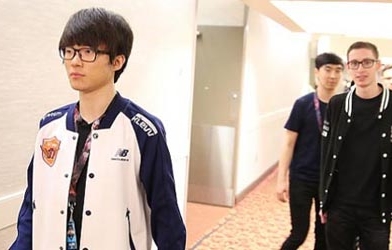 LMHT: Faker nói không với bạn gái, chú tâm vào luyện tập