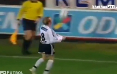 VIDEO: Skill đỡ bóng không phải ai cũng dám làm