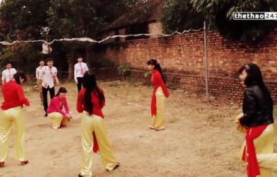 VIDEO: Trận đấu bóng chuyền hấp dẫn của những hot girl và hot boy