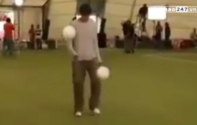 VIDEO: Kỹ thuật tâng 2 quả bóng cùng lúc của thiên thần Kaka