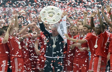 VIDEO: Lễ đăng quang Bundesliga 2014/2015 của Bayern Munich