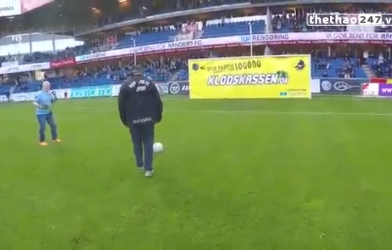 VIDEO: CĐV kiếm 300 triệu nhờ 1 cú sút bóng