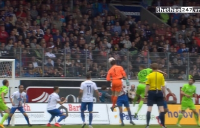 VIDEO: Lên tham gia tấn công thủ môn ghi bàn bằng đầu như tiền đạo