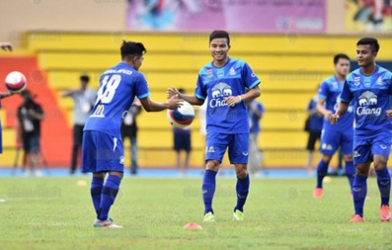 U23 Thái Lan miệt mài tập luyện trên đất Singapore