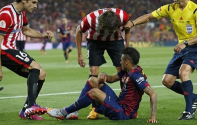 VIDEO: Cầu thủ Bilbao 'phát điên' vì pha bóng kỹ thuật của Neymar