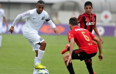 VIDEO: Robinho phô diễn kỹ thuật thần sầu loại bỏ 3 hậu vệ đối phương