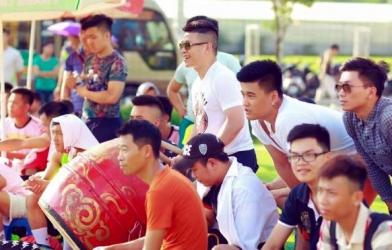 Cổ động viên Tin Lớn & Anh Em FC: Náo nhiệt và chuyên nghiệp